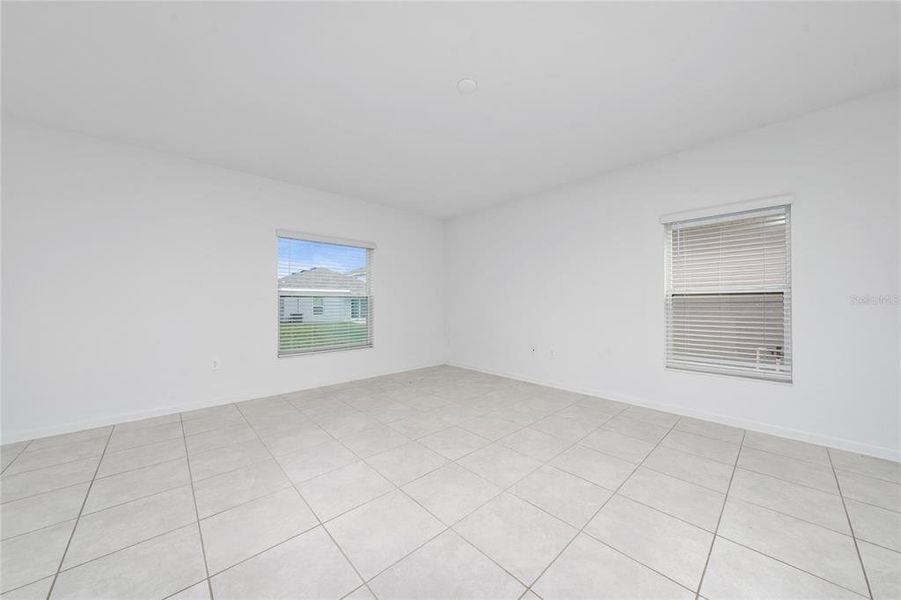 Spacious, unfurnished interior of a new home in Ranches at Lake Mcleod: Legacy Collection, Eagle Lake (Image 14).