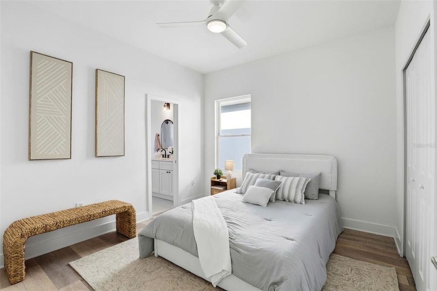 Furnished interior view inside a new home in , Orlando (Image 17).