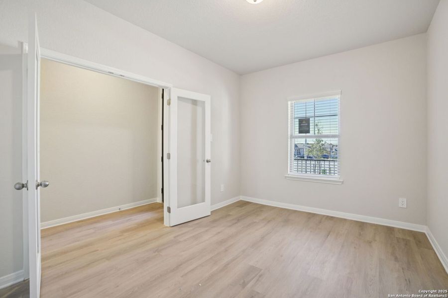 Spacious, unfurnished interior of a new home in Royal Crest, San Antonio (Image 36).