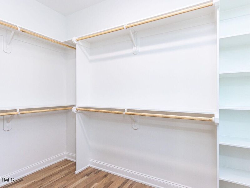 029-1280x960-primary-closet