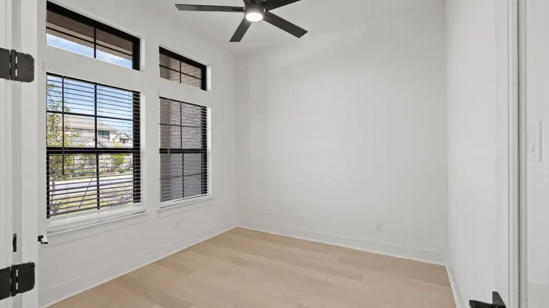 Spacious, unfurnished interior of a new home in Sweetwater, Austin (Image 15).