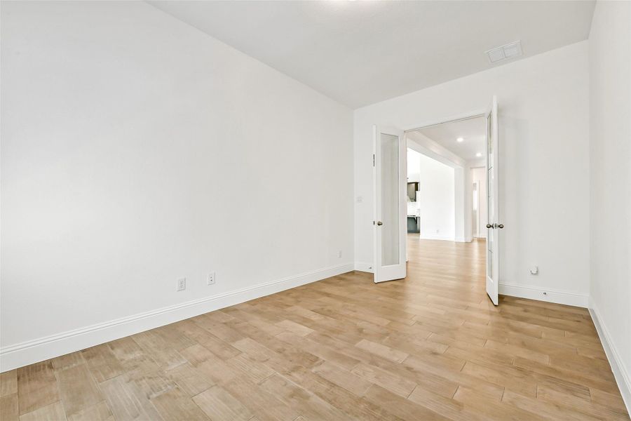 Spacious, unfurnished interior of a new home in , Manvel (Image 33).