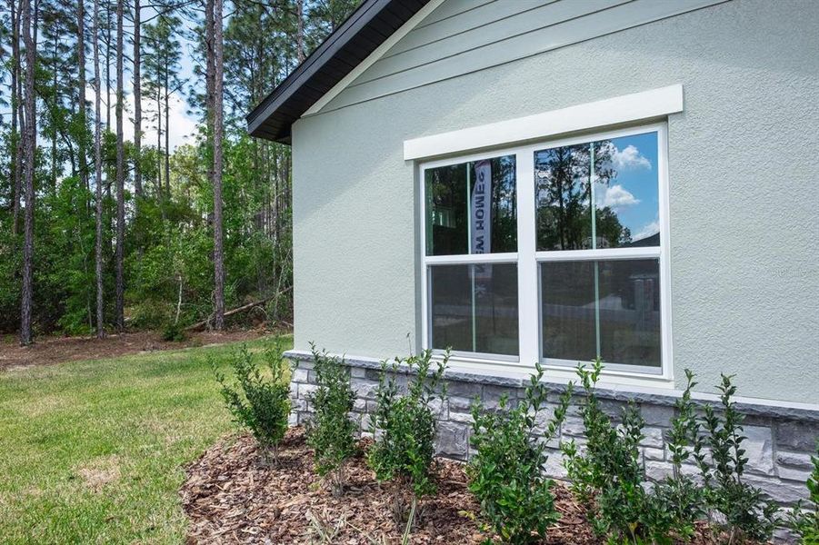Exterior details and patio area of a home in , Ocala (Image 3).