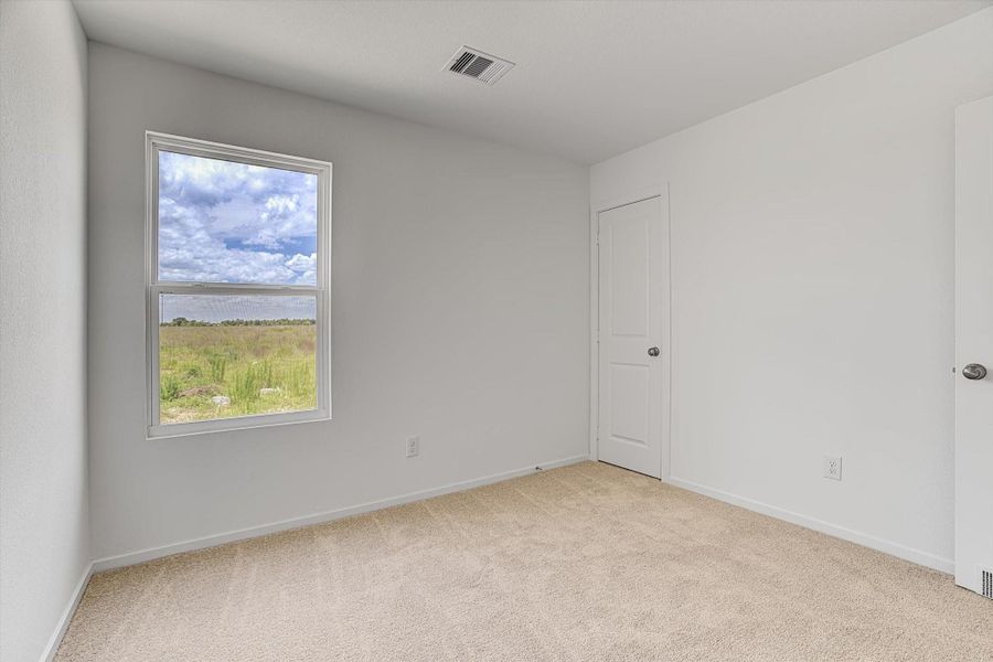 Spacious, unfurnished interior of a new home in Santa Fe Village, Cleveland (Image 36).