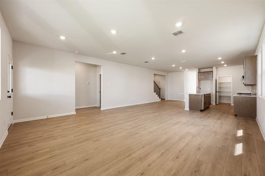 Spacious, unfurnished interior of a new home in Patterson Ranch, Georgetown (Image 33).