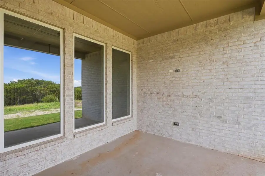 Exterior details and patio area of a home in , Weatherford (Image 4).