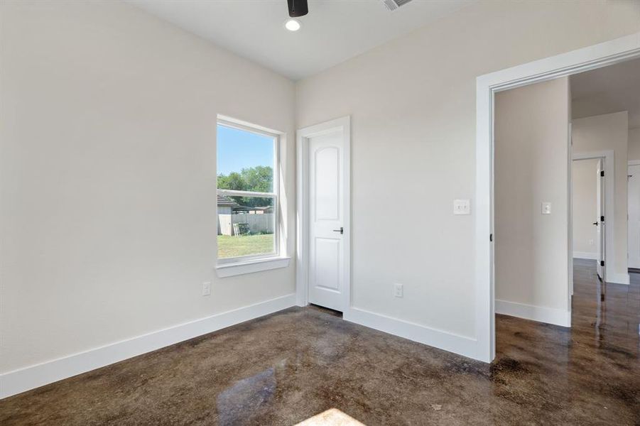 Spacious, unfurnished interior of a new home in , Hico (Image 28).