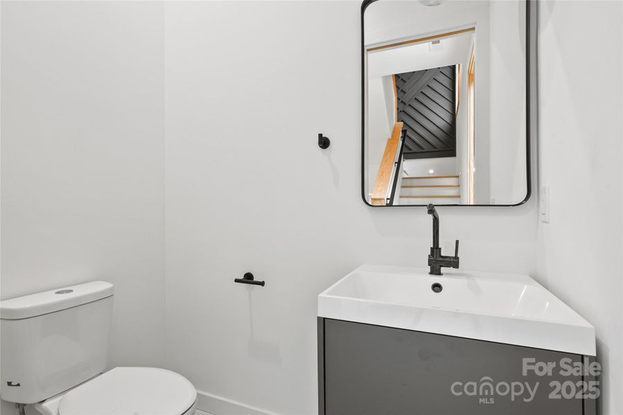 Spacious, unfurnished interior of a new home in , Asheville (Image 39).