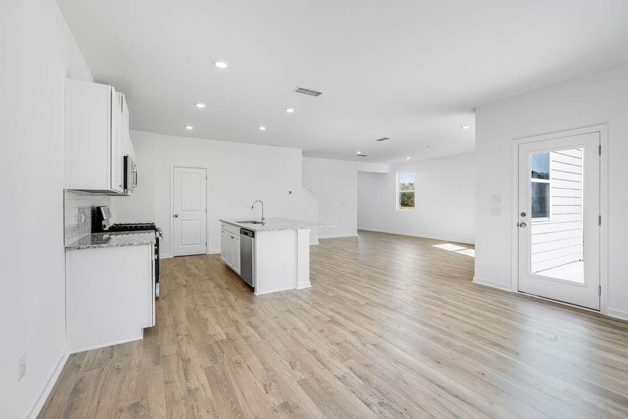 Spacious, unfurnished interior of a new home in Windance Lake, Loganville (Image 22).