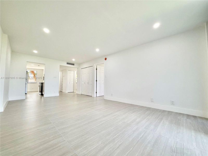 Spacious, unfurnished interior of a new home in , Lauderdale Lakes (Image 22).