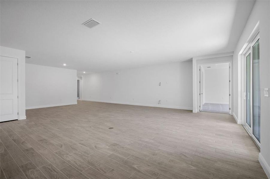 Spacious, unfurnished interior of a new home in Angeline, Land O' Lakes (Image 23).