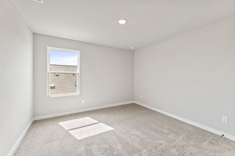 Spacious, unfurnished interior of a new home in Veranda Signature, San Antonio (Image 30).