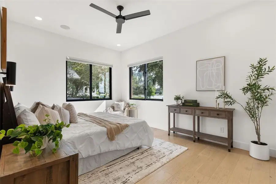 Furnished interior view inside a new home in , Windermere (Image 41).