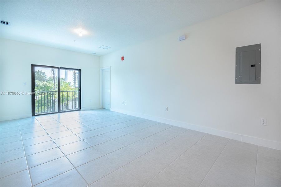 Spacious, unfurnished interior of a new home in , Doral (Image 26).