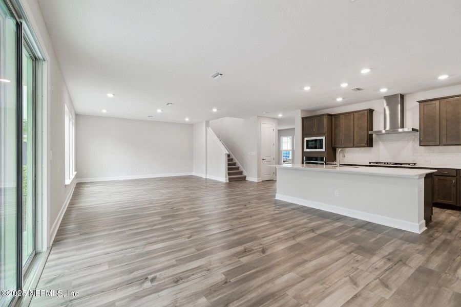 Spacious, unfurnished interior of a new home in Tributary 70', Yulee (Image 30).