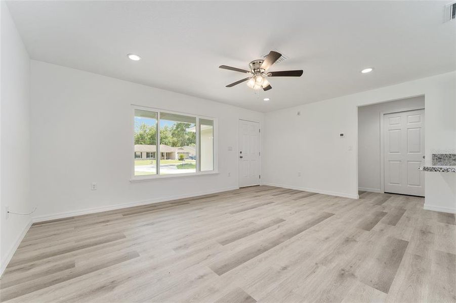 Spacious, unfurnished interior of a new home in , Silver Springs (Image 29).