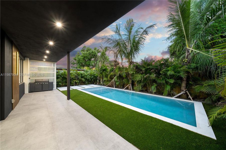 Exterior details and patio area of a home in , Miami (Image 35).