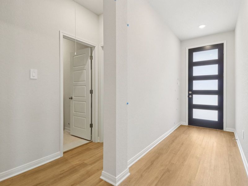 Spacious, unfurnished interior of a new home in Comanche Ridge, San Antonio (Image 14).