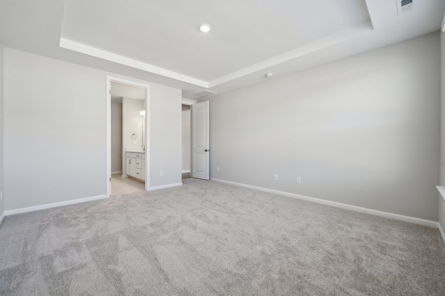 Representative unfurnished interior of a home built from the Cotswold Signature by Taylor Morrison in The Coves on Lake Wylie, Charlotte (Image 19).