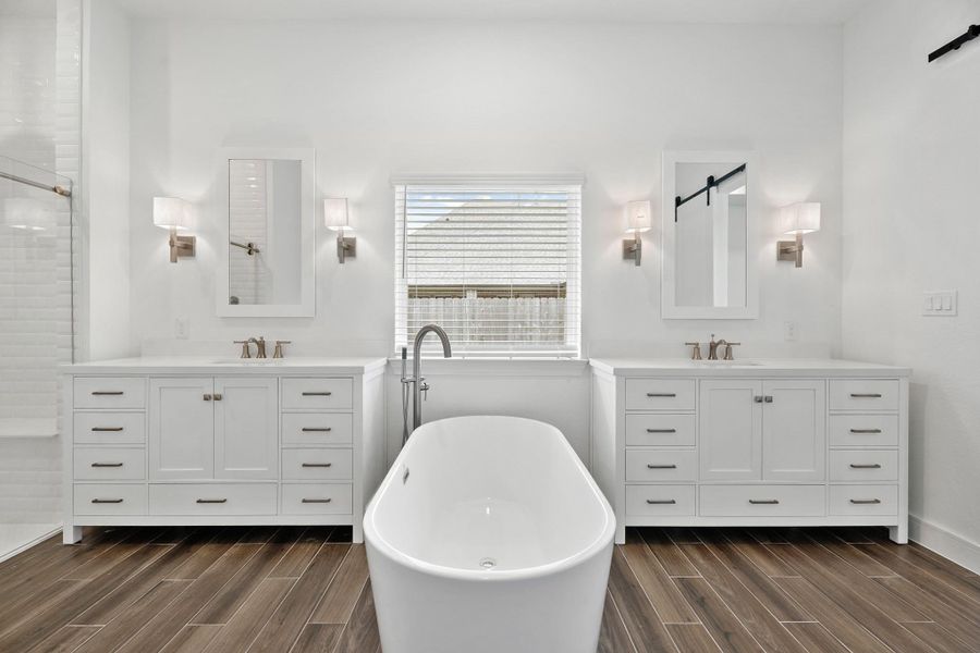 Spa-like primary bath (*Photo not of actual home and used for illustration purposes only.)