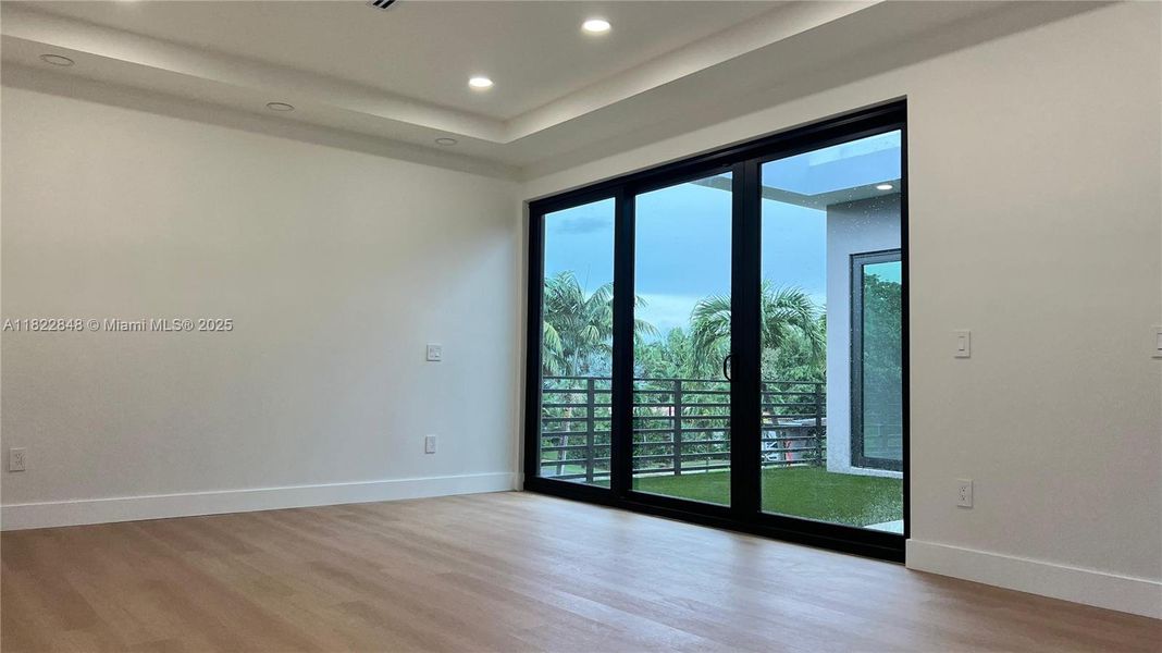 Spacious, unfurnished interior of a new home in , Fort Lauderdale (Image 22).