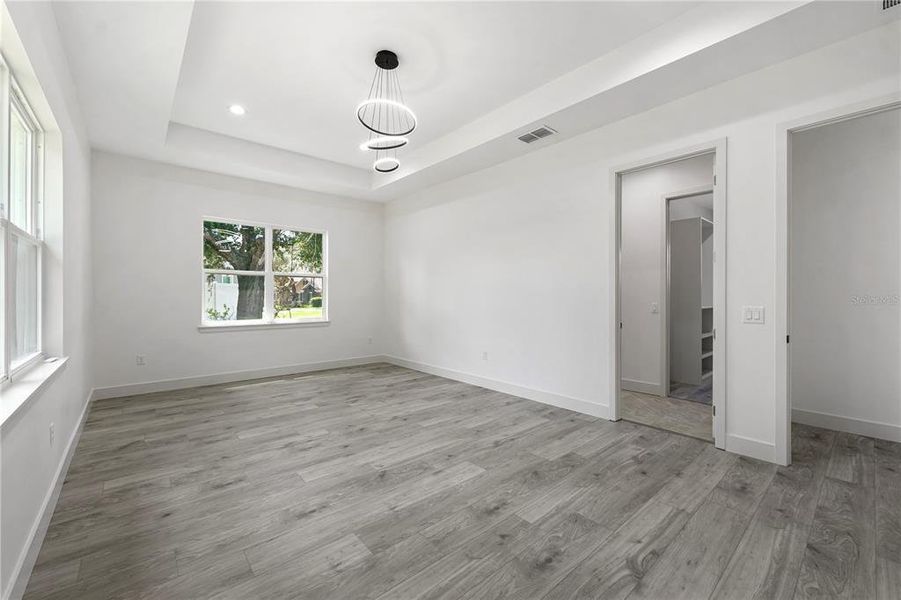 Spacious, unfurnished interior of a new home in , Leesburg (Image 33).