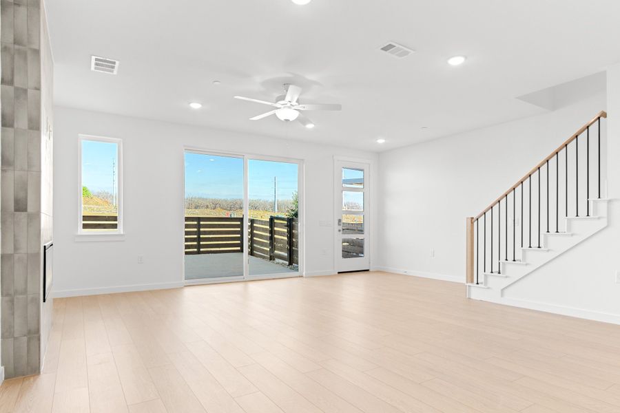 Spacious, unfurnished interior of a new home in Wildridge, Oak Point (Image 17).