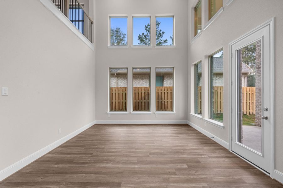 Spacious, unfurnished interior of a new home in Colton, Montgomery (Image 20).
