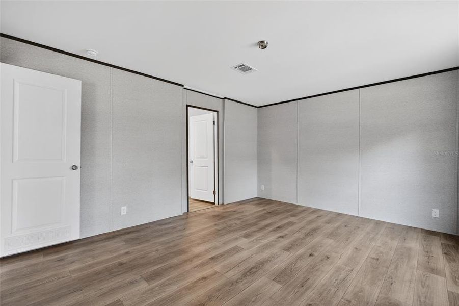 Spacious, unfurnished interior of a new home in , Interlachen (Image 28).