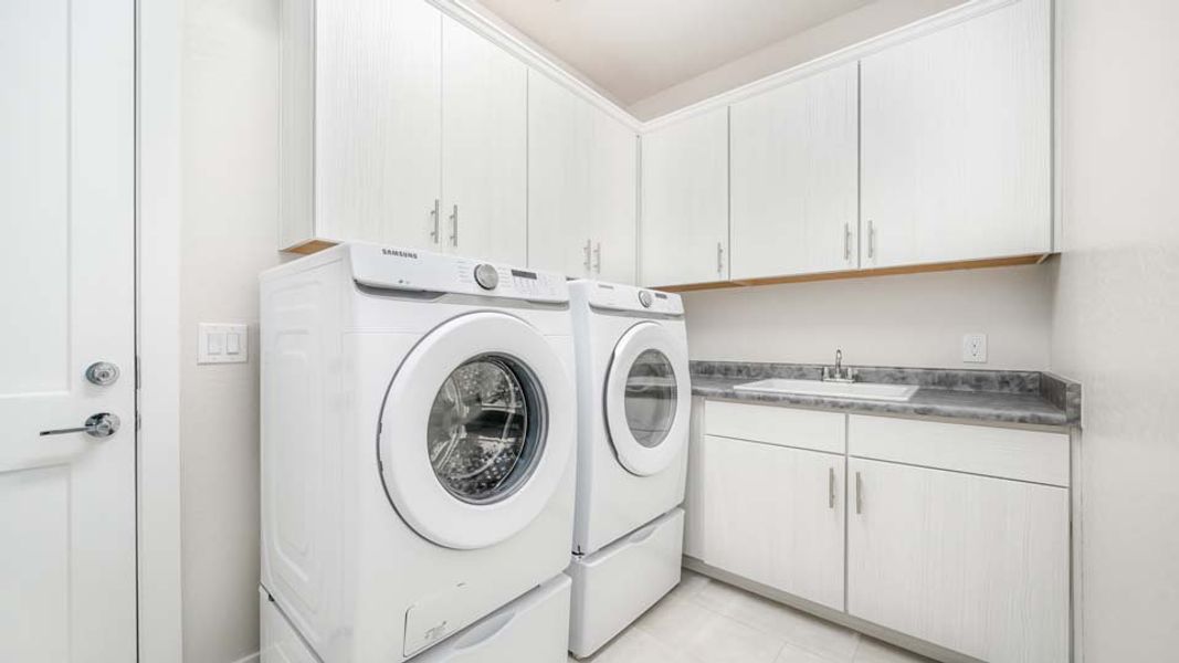Representative furnished interior of a home built from the Harmony by Costa Verde Homes in Retreat at Mountain View Ranch, Casa Grande (Image 9).