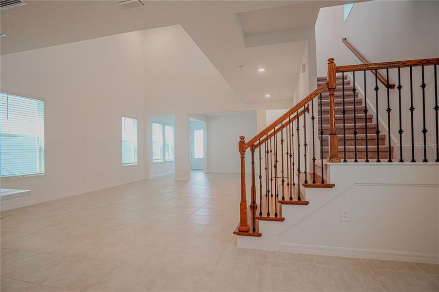 Spacious, unfurnished interior of a new home in , Winter Garden (Image 22).