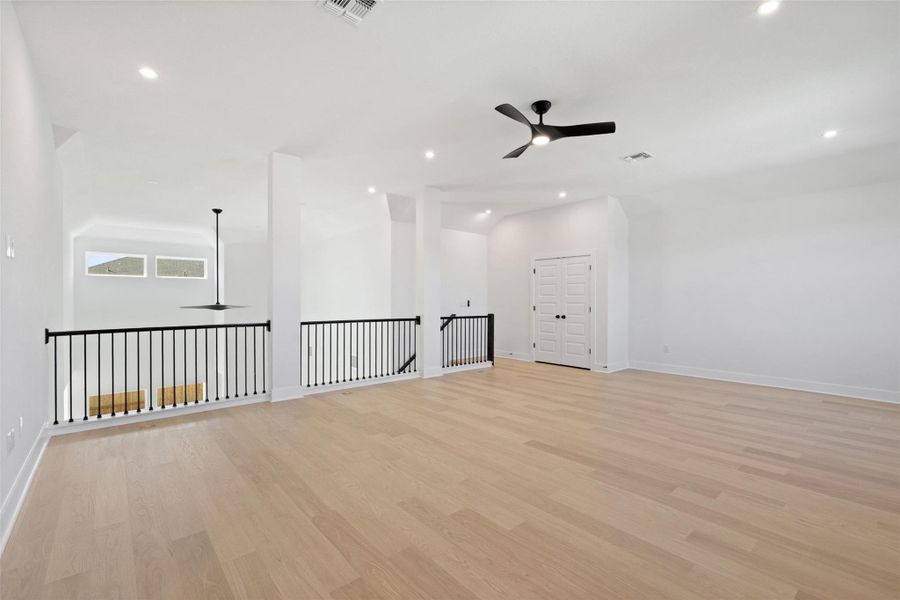 Spacious, unfurnished interior of a new home in Persimmon, Buda (Image 16).