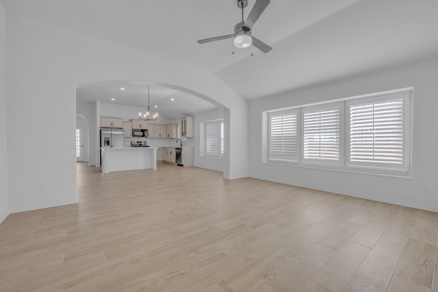 Spacious, unfurnished interior of a new home in Paseo Del Este, El Paso (Image 26).