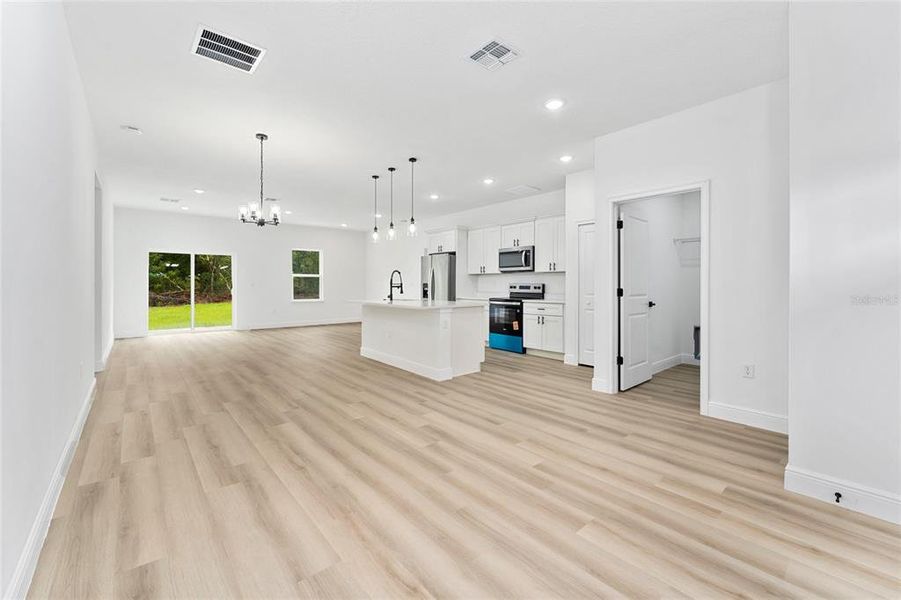 Spacious, unfurnished interior of a new home in , Citrus Springs (Image 33).