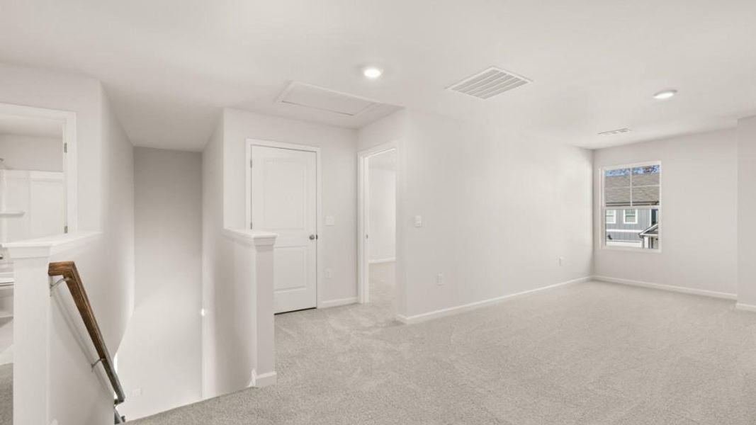 Spacious, unfurnished interior of a new home in Falcon Landing, Gainesville (Image 30).