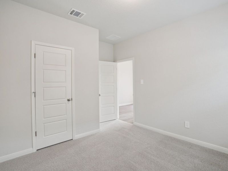 Spacious, unfurnished interior of a new home in Arcadia Ridge - Classic Series, San Antonio (Image 24).