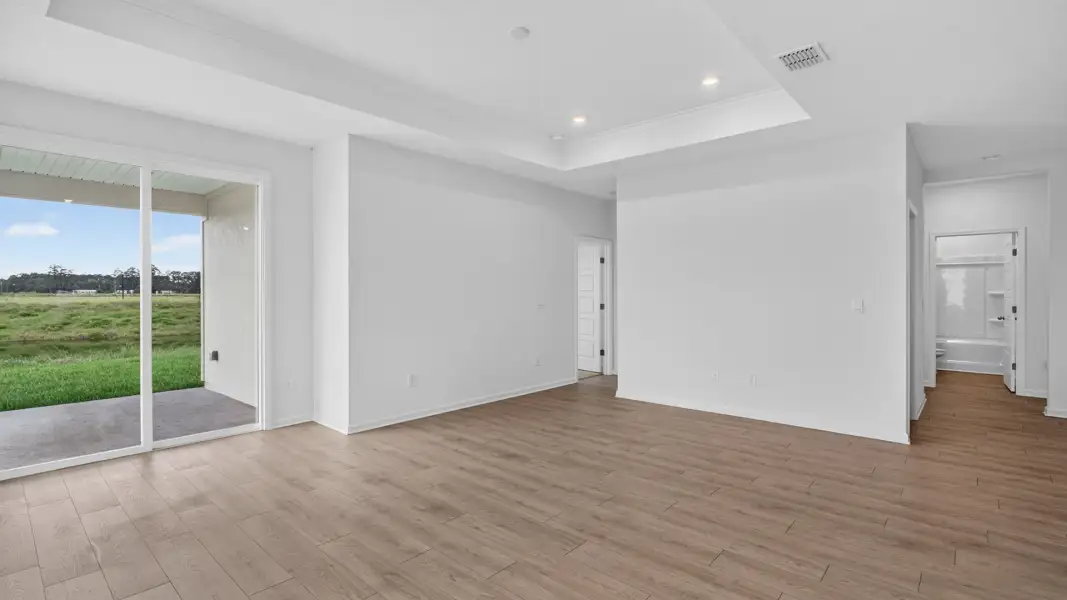 Spacious, unfurnished interior of a new home in Bridle Creek, Jacksonville (Image 20).
