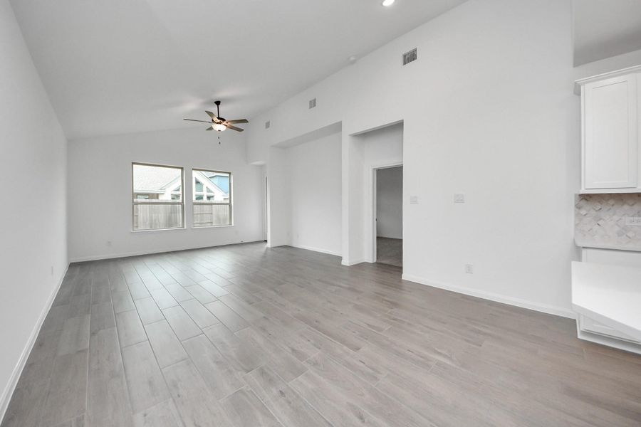 Spacious, unfurnished interior of a new home in Elyson, Katy (Image 24).