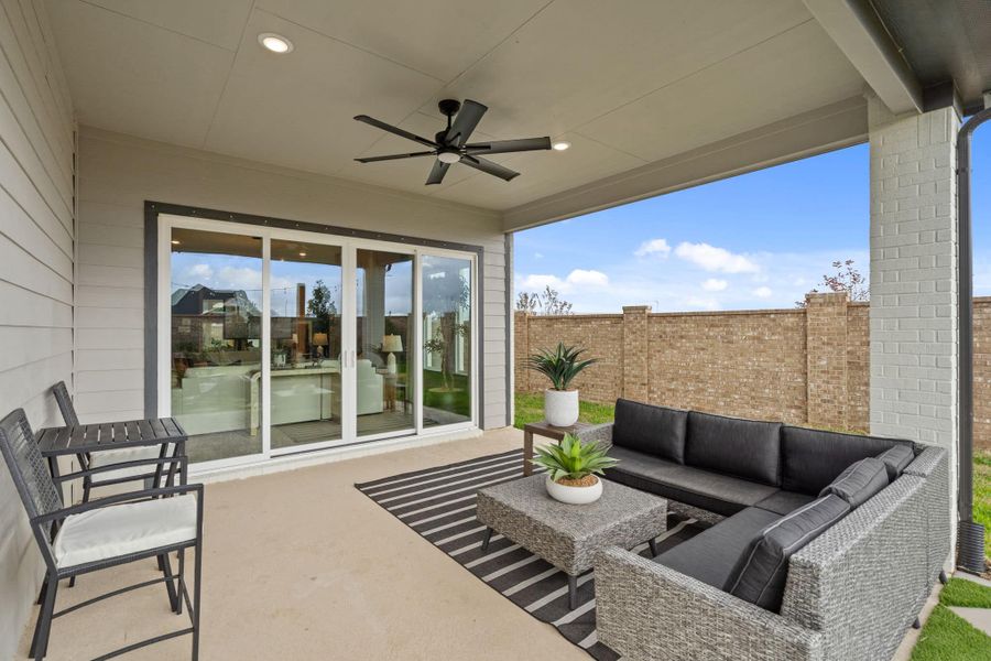 Exterior details and patio area of a home in Beacon Point, Texas City (Image 3). Exterior details and patio area of a home in Beacon Point, Texas City (Image 3).