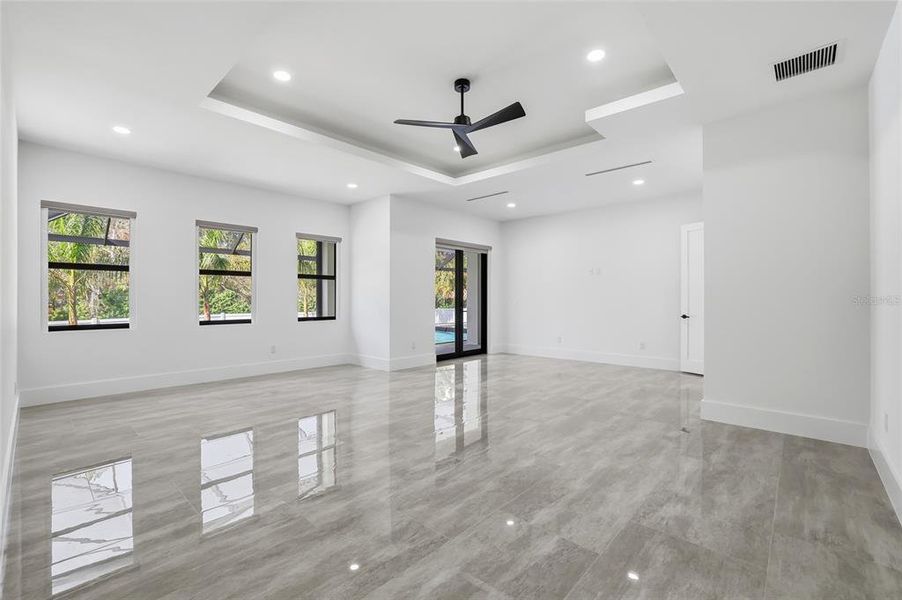 Spacious, unfurnished interior of a new home in , Tampa (Image 85).