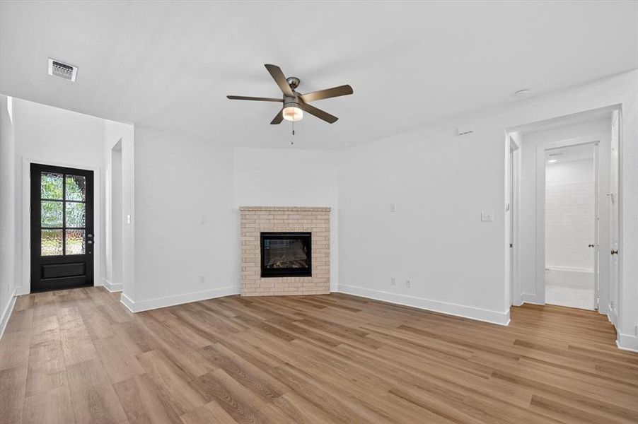 Spacious, unfurnished interior of a new home in Hillstead, Lavon (Image 13).