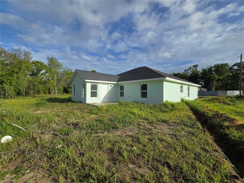 Exterior details and patio area of a home in , Ocala (Image 18).