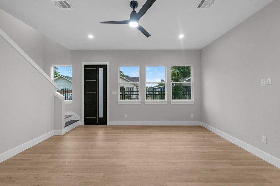 Spacious, unfurnished interior of a new home in , Houston (Image 15).