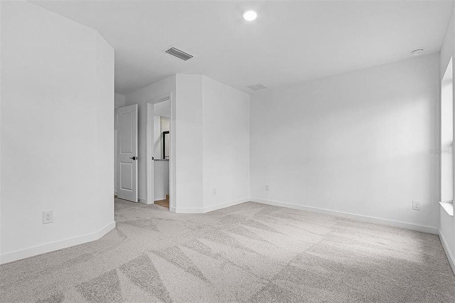 Spacious, unfurnished interior of a new home in Port Charlotte, North Port (Image 19).