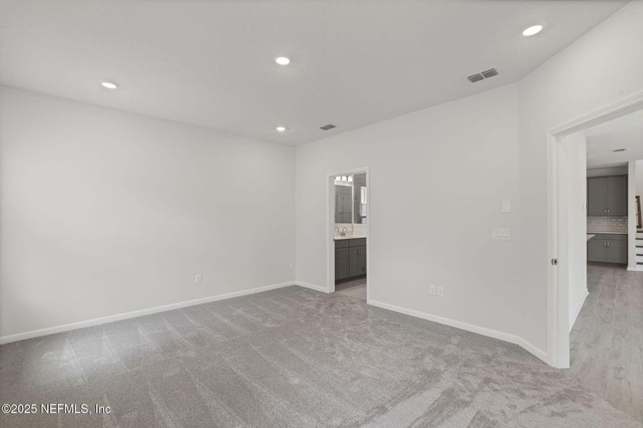 Spacious, unfurnished interior of a new home in Beacon Lake, St. Augustine (Image 48).