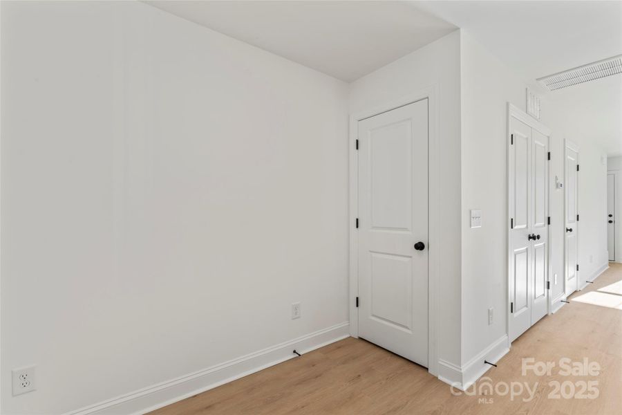 Spacious, unfurnished interior of a new home in , Charlotte (Image 9).
