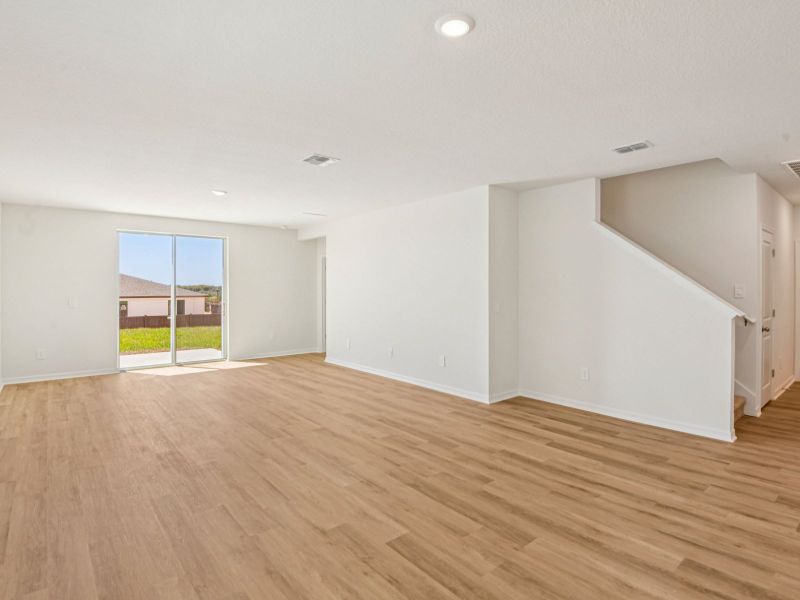 Spacious, unfurnished interior of a new home in Hilltop Vistas, Dade City (Image 13).