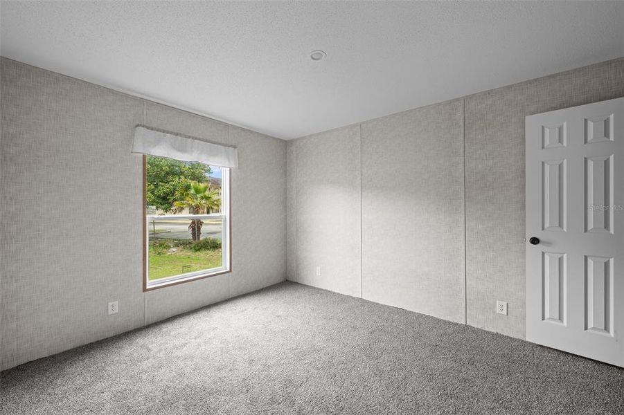 Spacious, unfurnished interior of a new home in , Chiefland (Image 8).