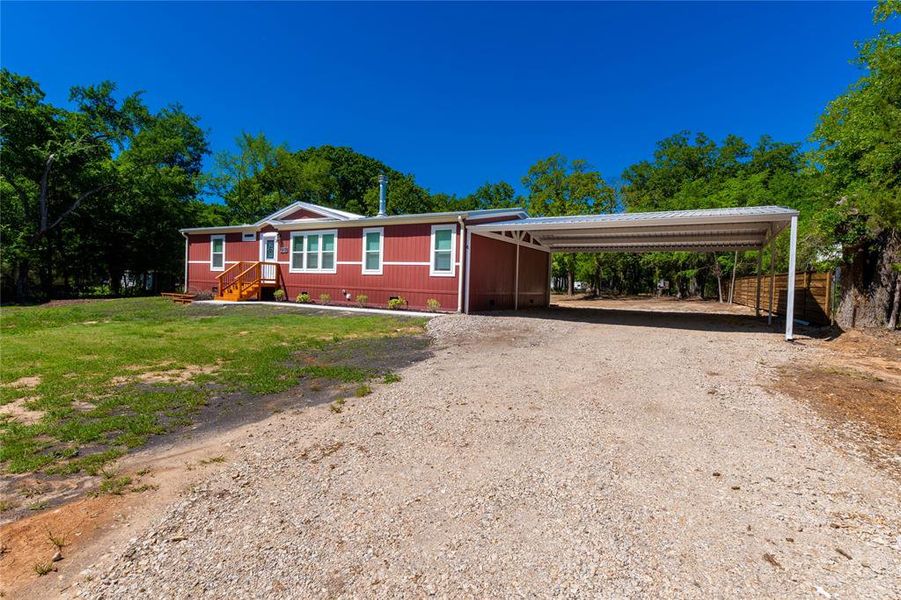 Exterior details and patio area of a home in , Gun Barrel City (Image 18).