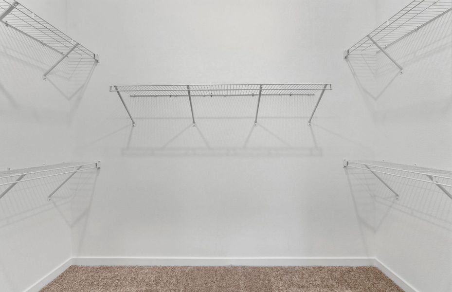 Spacious, unfurnished interior of a new home in Del Webb River Reserve, Spring Hill (Image 13).